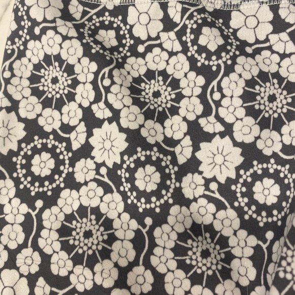 3/4 Length Lululemon Size 4 Floral Leggings - Picture 7 of 8